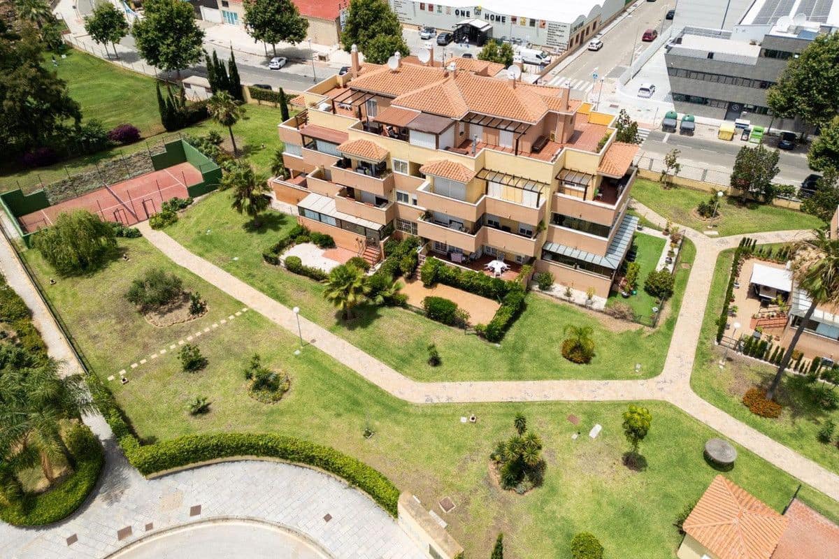 Apartamento de 2 habitaciones en Mijas en venta con piscina garaje - 374.900 € (Ref: 9374779)