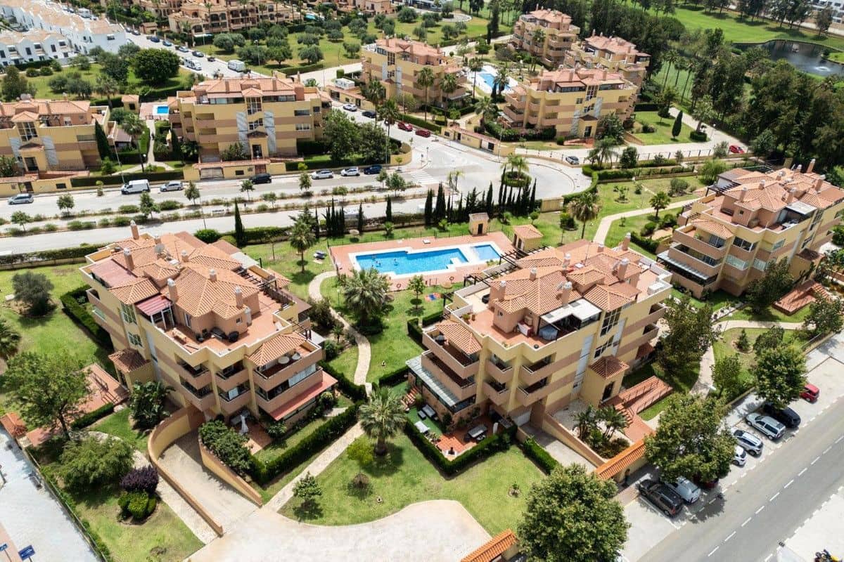 Apartamento de 2 habitaciones en Mijas en venta con piscina garaje - 374.900 € (Ref: 9374779)