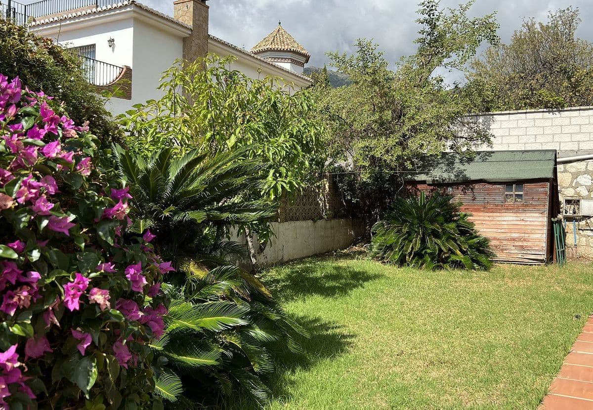 5 makuuhuone Huvila myytävänä paikassa Mijas mukana uima-altaan 
autotalli - 705 000 € (Ref: 9374789)