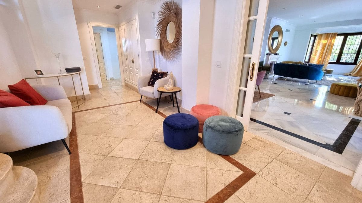 7 makuuhuone Huvila myytävänä paikassa Marbella mukana uima-altaan 
autotalli - 2 900 000 € (Ref: 9374790)