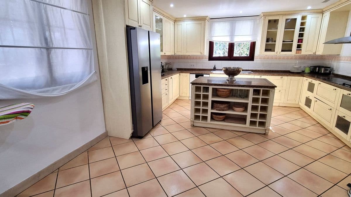 7 makuuhuone Huvila myytävänä paikassa Marbella mukana uima-altaan 
autotalli - 2 900 000 € (Ref: 9374790)