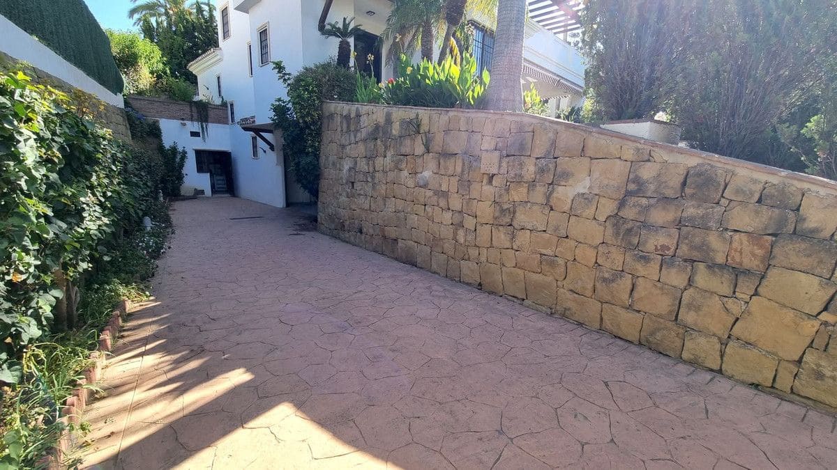 7 makuuhuone Huvila myytävänä paikassa Marbella mukana uima-altaan 
autotalli - 2 900 000 € (Ref: 9374790)