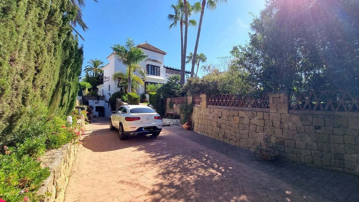 7 makuuhuone Huvila myytävänä paikassa Marbella mukana uima-altaan 
autotalli - 2 900 000 € (Ref: 9374790)