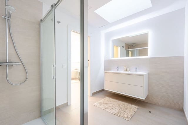 2 makuuhuone Kattohuoneisto myytävänä paikassa Las Gaviotas  - Carvajal, Fuengirola mukana uima-altaan 
autotalli - 970 000 € (Ref: 9374796)