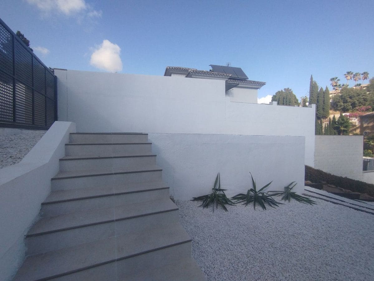 4 sypialnia Willa na sprzedaż w Mijas z basenem garażem - 899 000 € (Ref: 9374799)