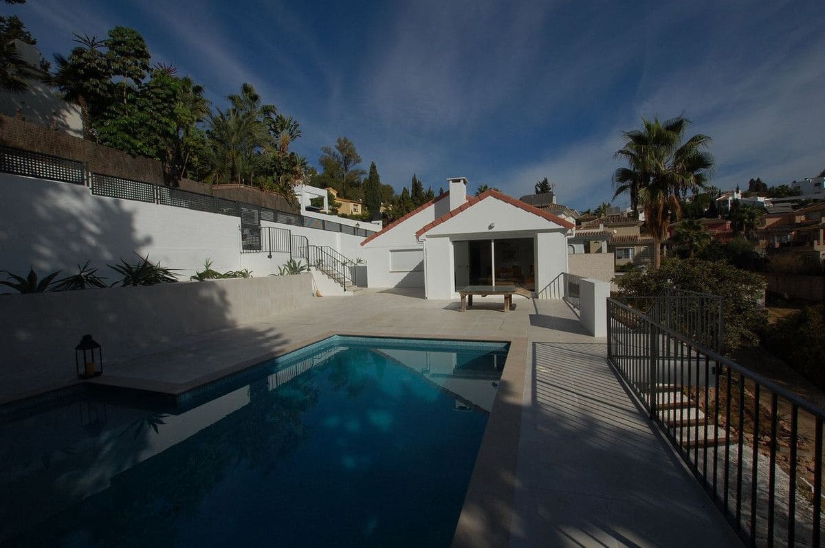 4 sypialnia Willa na sprzedaż w Mijas z basenem garażem - 899 000 € (Ref: 9374799)