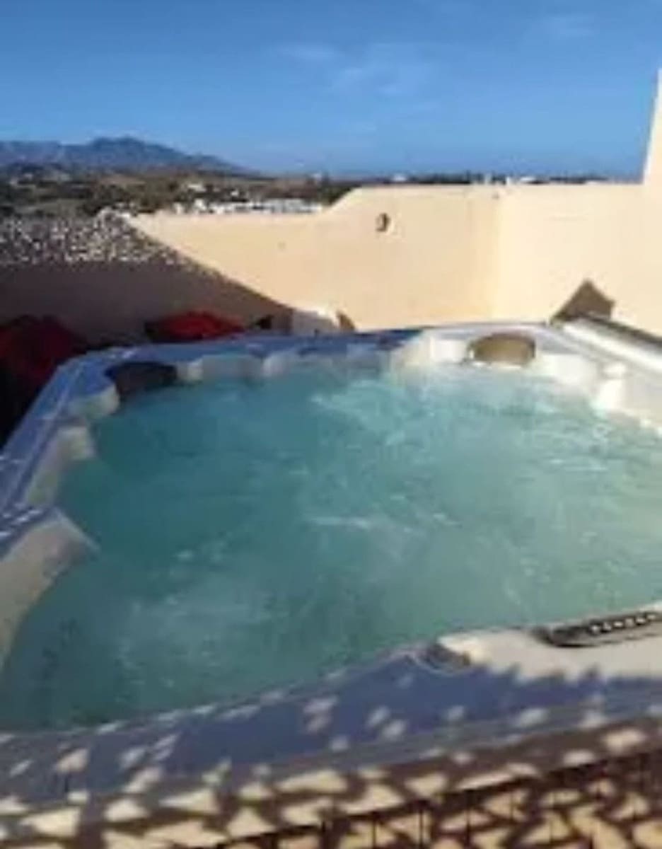 2 soveværelse Byhus til salg i Mijas med swimmingpool - € 425.000 (Ref: 9374801)