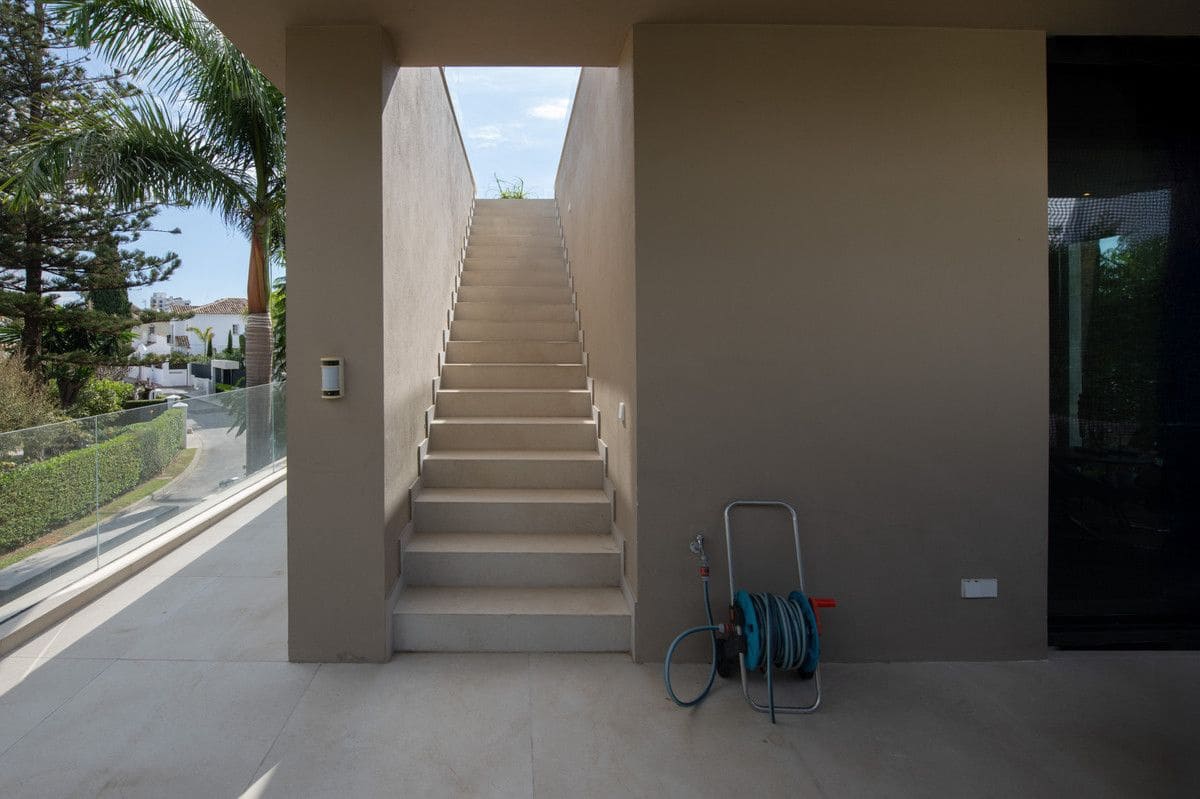 Chalet de 5 habitaciones en Marbella en venta con piscina garaje - 5.450.000 € (Ref: 9374802)