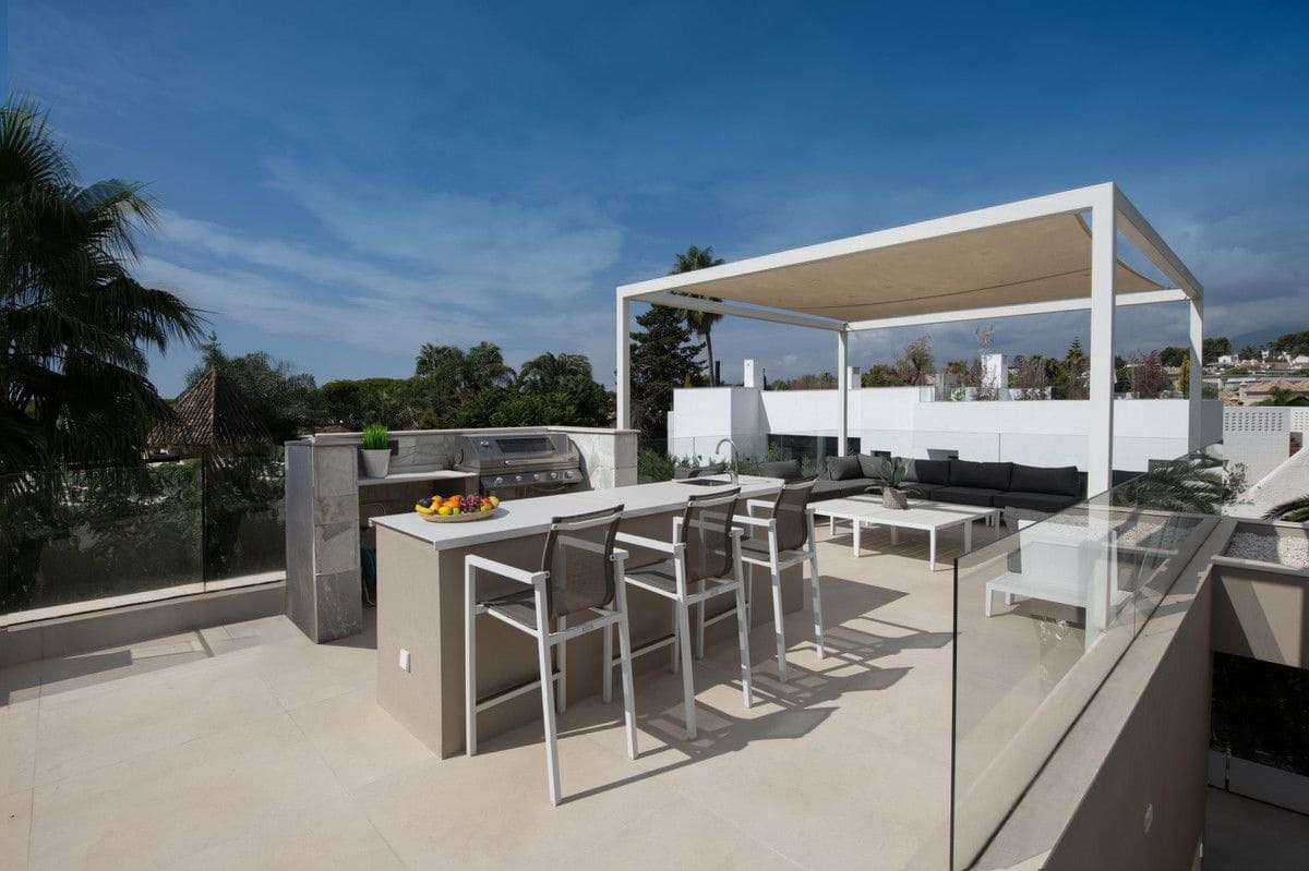 Chalet de 5 habitaciones en Marbella en venta con piscina garaje - 5.450.000 € (Ref: 9374802)