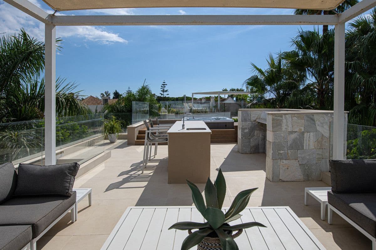 Chalet de 5 habitaciones en Marbella en venta con piscina garaje - 5.450.000 € (Ref: 9374802)