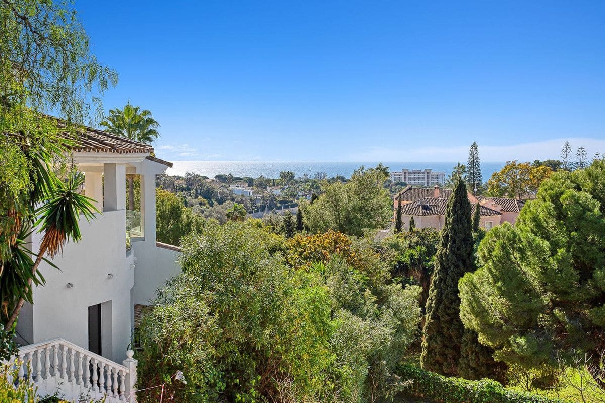 4 makuuhuone Huvila myytävänä paikassa Marbella mukana uima-altaan 
autotalli - 2 595 000 € (Ref: 9374803)