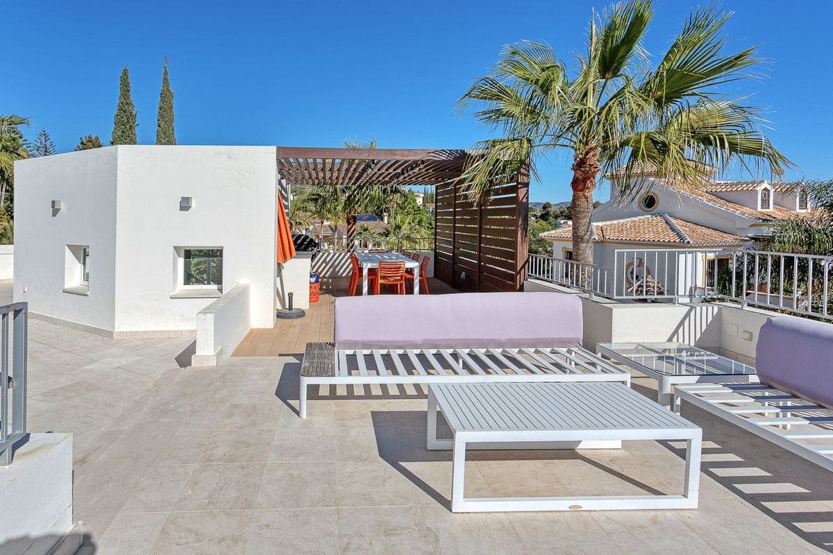 4 makuuhuone Huvila myytävänä paikassa Marbella mukana uima-altaan 
autotalli - 2 595 000 € (Ref: 9374803)