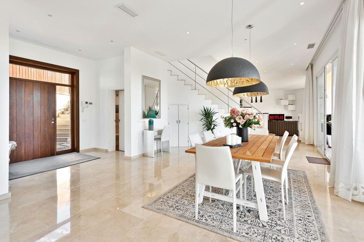 Chalet de 4 habitaciones en Marbella en venta con piscina garaje - 2.595.000 € (Ref: 9374803)