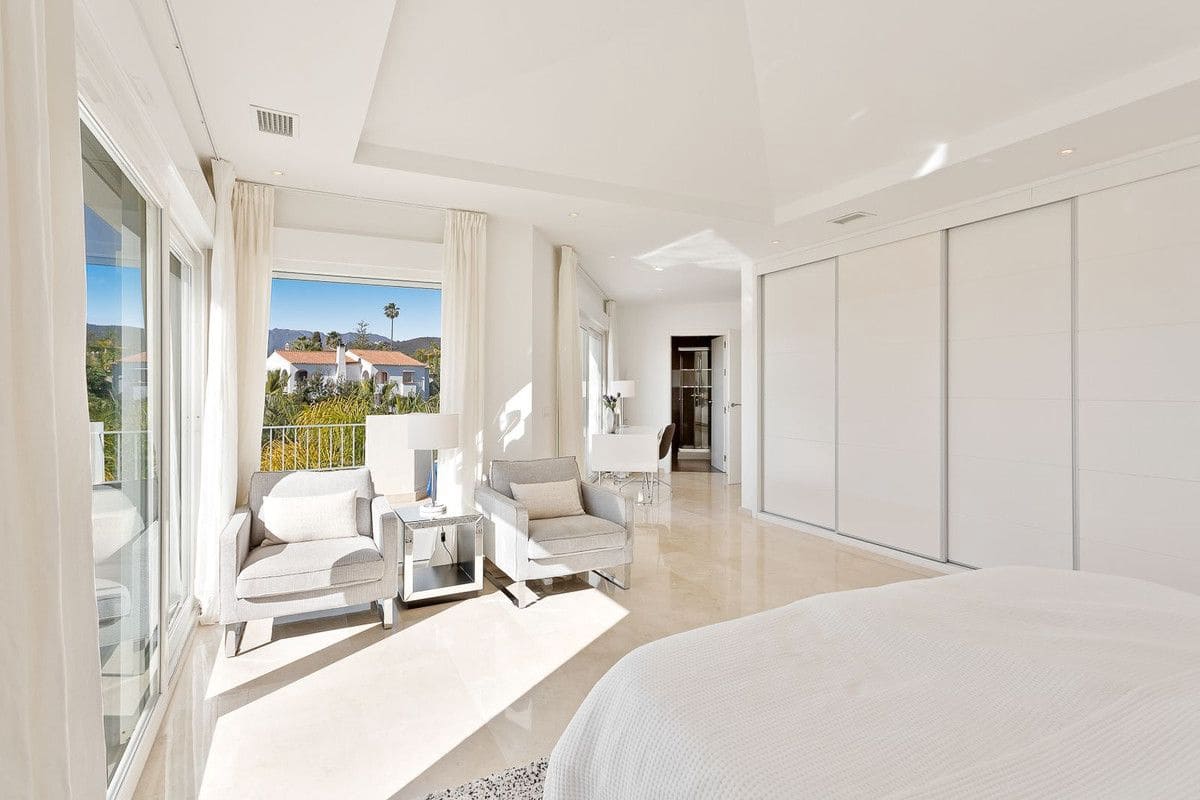 Chalet de 4 habitaciones en Marbella en venta con piscina garaje - 2.595.000 € (Ref: 9374803)