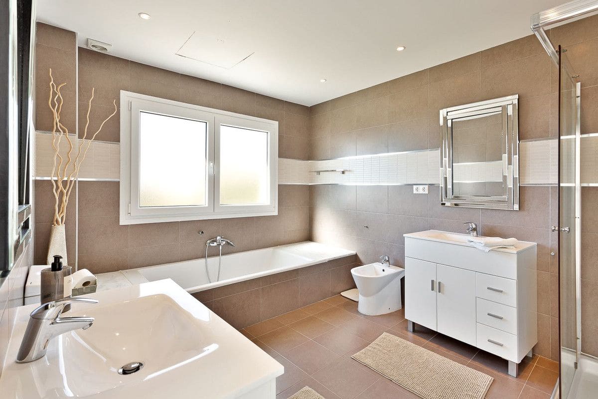 Chalet de 4 habitaciones en Marbella en venta con piscina garaje - 2.595.000 € (Ref: 9374803)