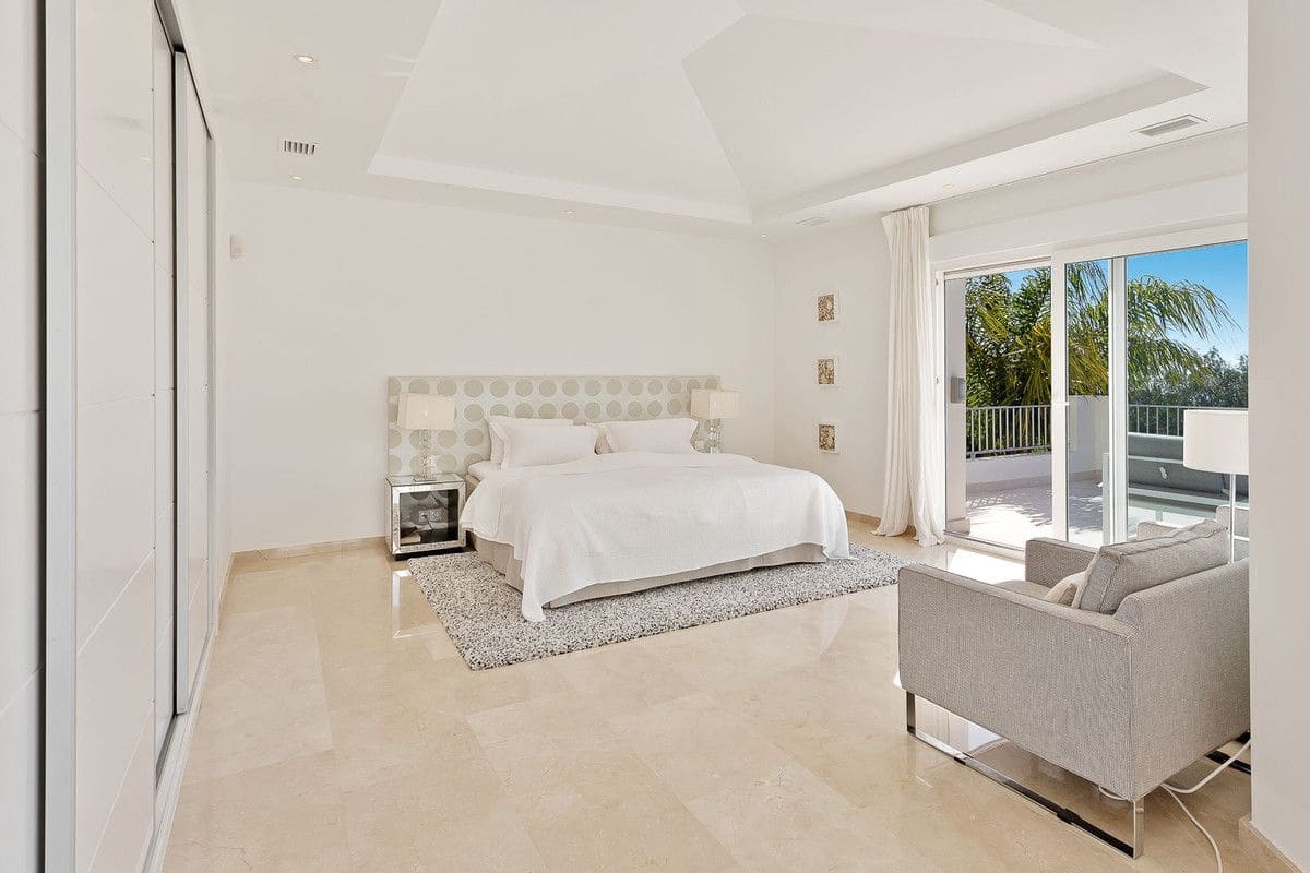 Chalet de 4 habitaciones en Marbella en venta con piscina garaje - 2.595.000 € (Ref: 9374803)