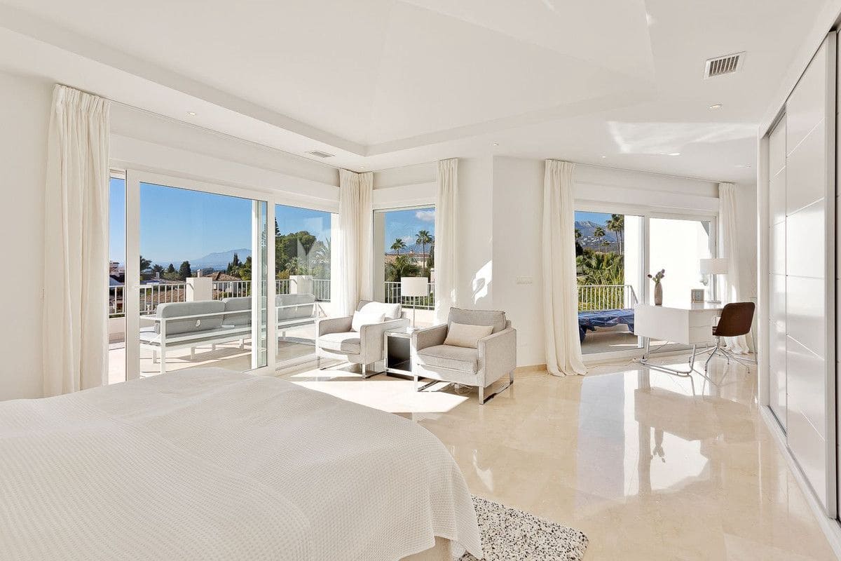 Chalet de 4 habitaciones en Marbella en venta con piscina garaje - 2.595.000 € (Ref: 9374803)