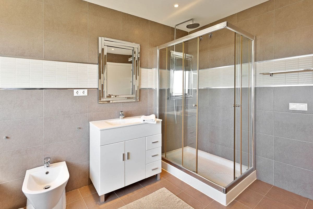 Chalet de 4 habitaciones en Marbella en venta con piscina garaje - 2.595.000 € (Ref: 9374803)