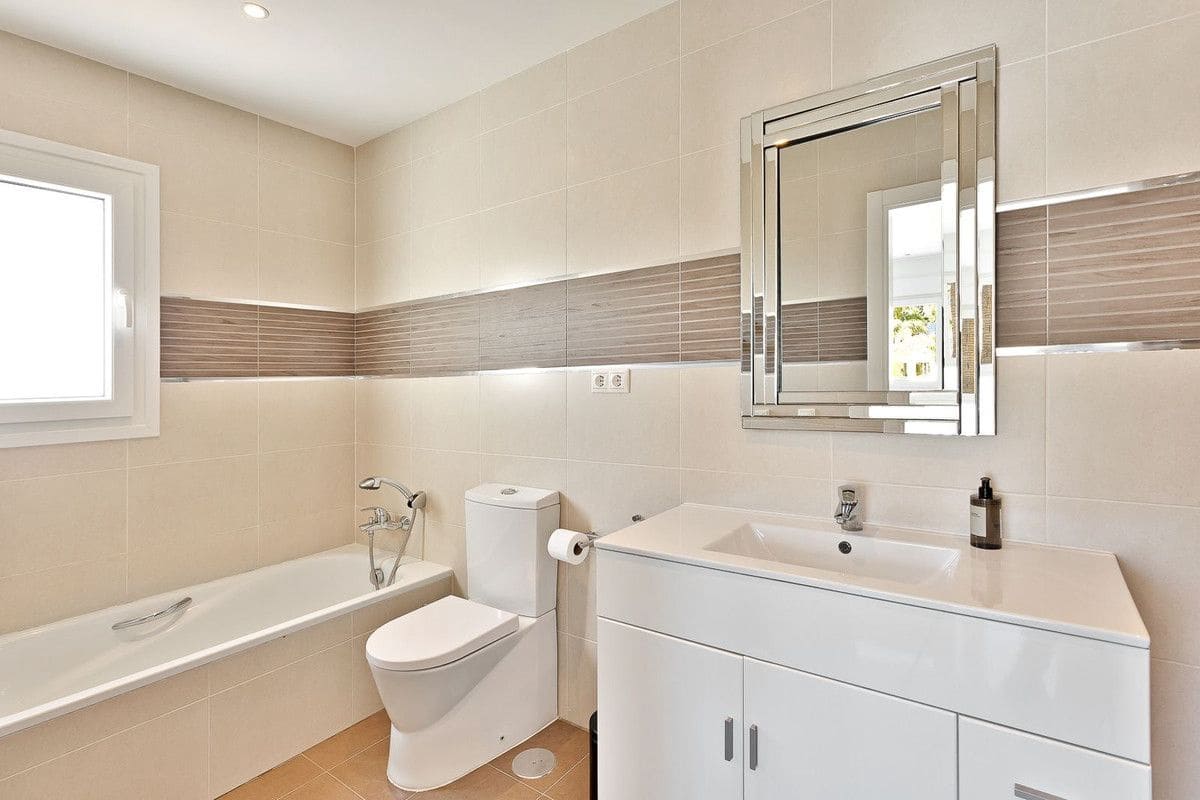 Chalet de 4 habitaciones en Marbella en venta con piscina garaje - 2.595.000 € (Ref: 9374803)