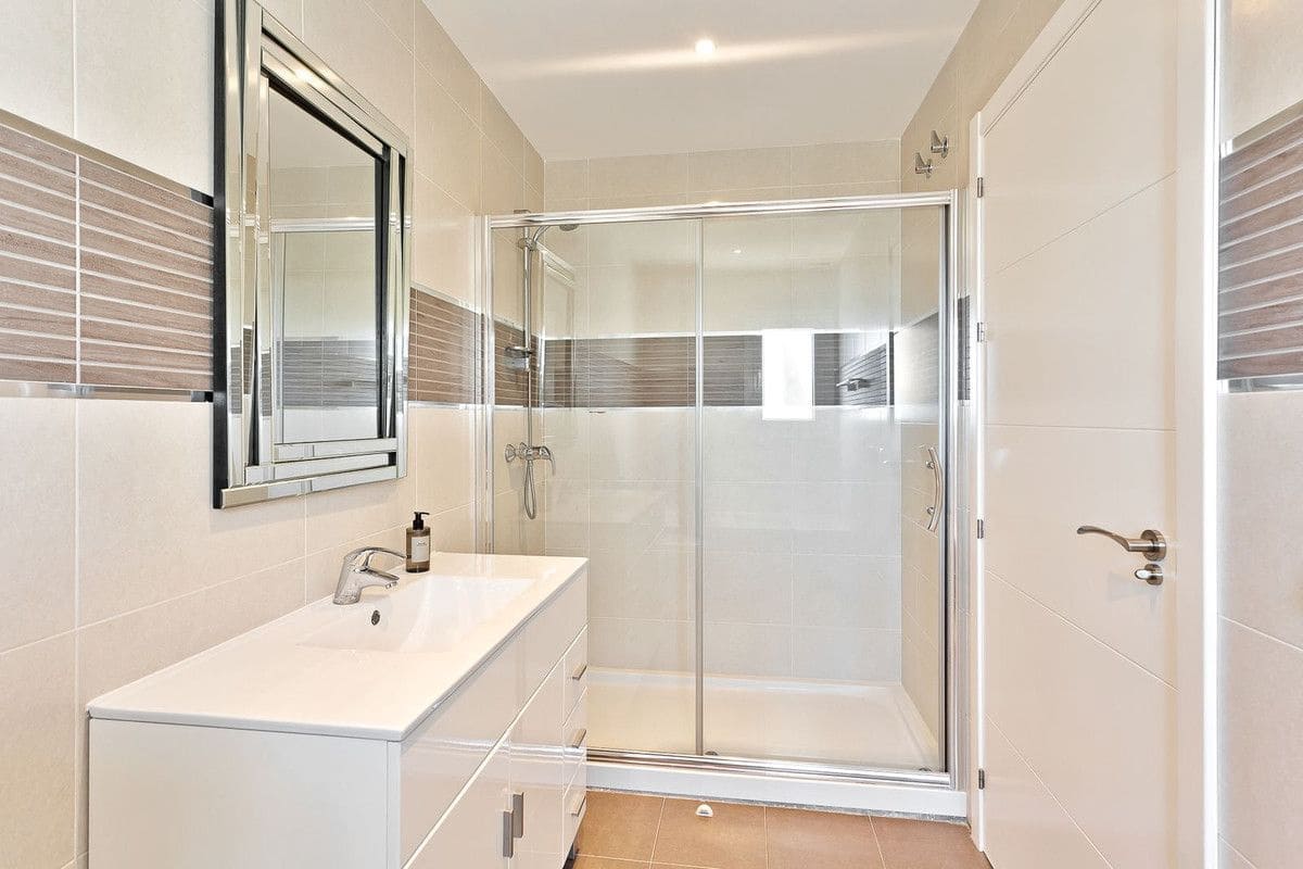 Chalet de 4 habitaciones en Marbella en venta con piscina garaje - 2.595.000 € (Ref: 9374803)