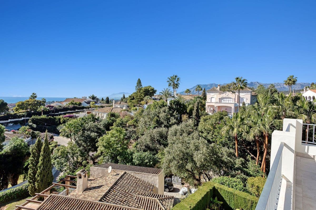 Chalet de 4 habitaciones en Marbella en venta con piscina garaje - 2.595.000 € (Ref: 9374803)