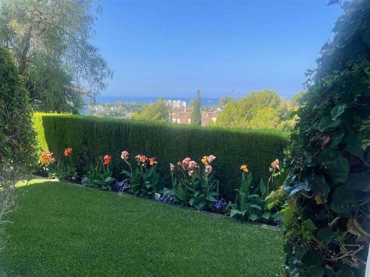 Chalet de 4 habitaciones en Marbella en venta con piscina garaje - 2.595.000 € (Ref: 9374803)