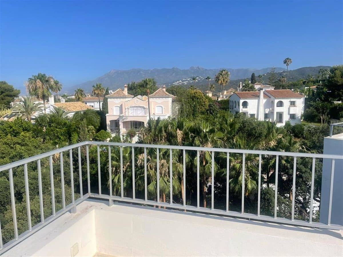 Chalet de 4 habitaciones en Marbella en venta con piscina garaje - 2.595.000 € (Ref: 9374803)