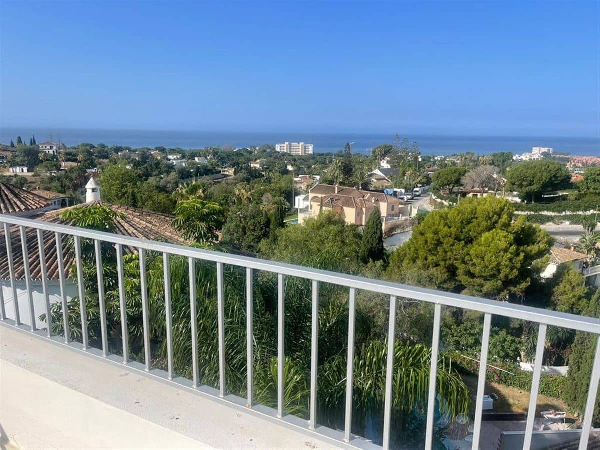 Chalet de 4 habitaciones en Marbella en venta con piscina garaje - 2.595.000 € (Ref: 9374803)