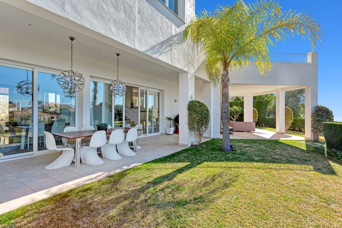 Chalet de 4 habitaciones en Marbella en venta con piscina garaje - 2.595.000 € (Ref: 9374803)