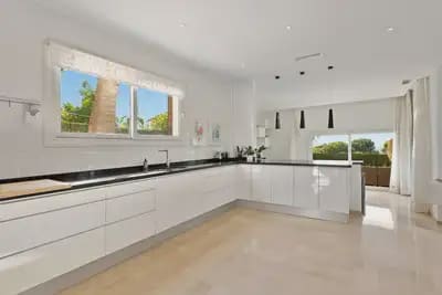4 quarto Moradia para venda em Marbella com piscina garagem - 2 450 000 € (Ref: 9374803)