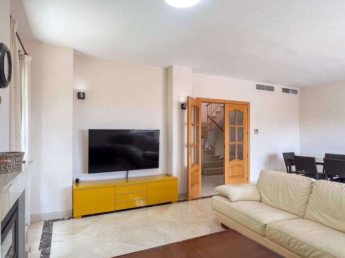 4 sypialnia Willa na sprzedaż w Mijas z basenem garażem - 850 000 € (Ref: 9374826)