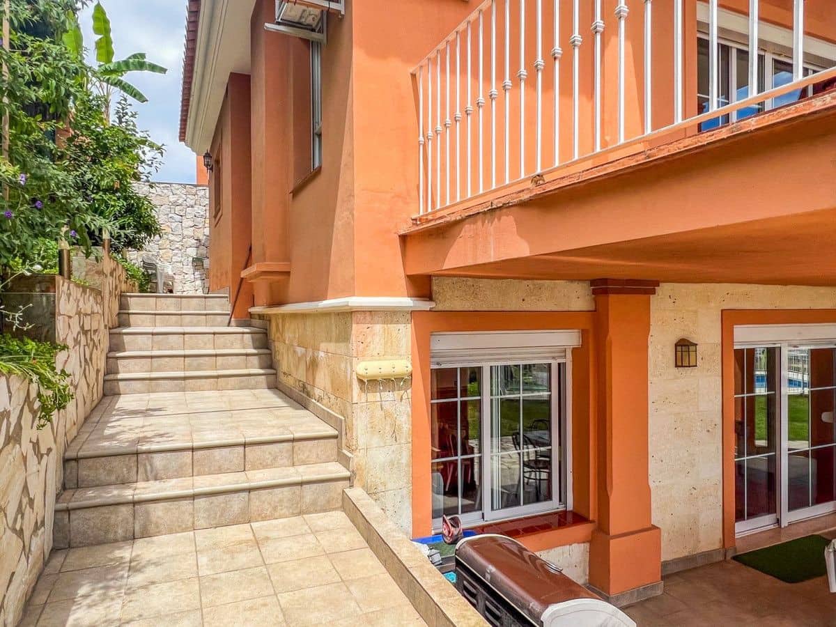 4 sypialnia Willa na sprzedaż w Mijas z basenem garażem - 850 000 € (Ref: 9374826)