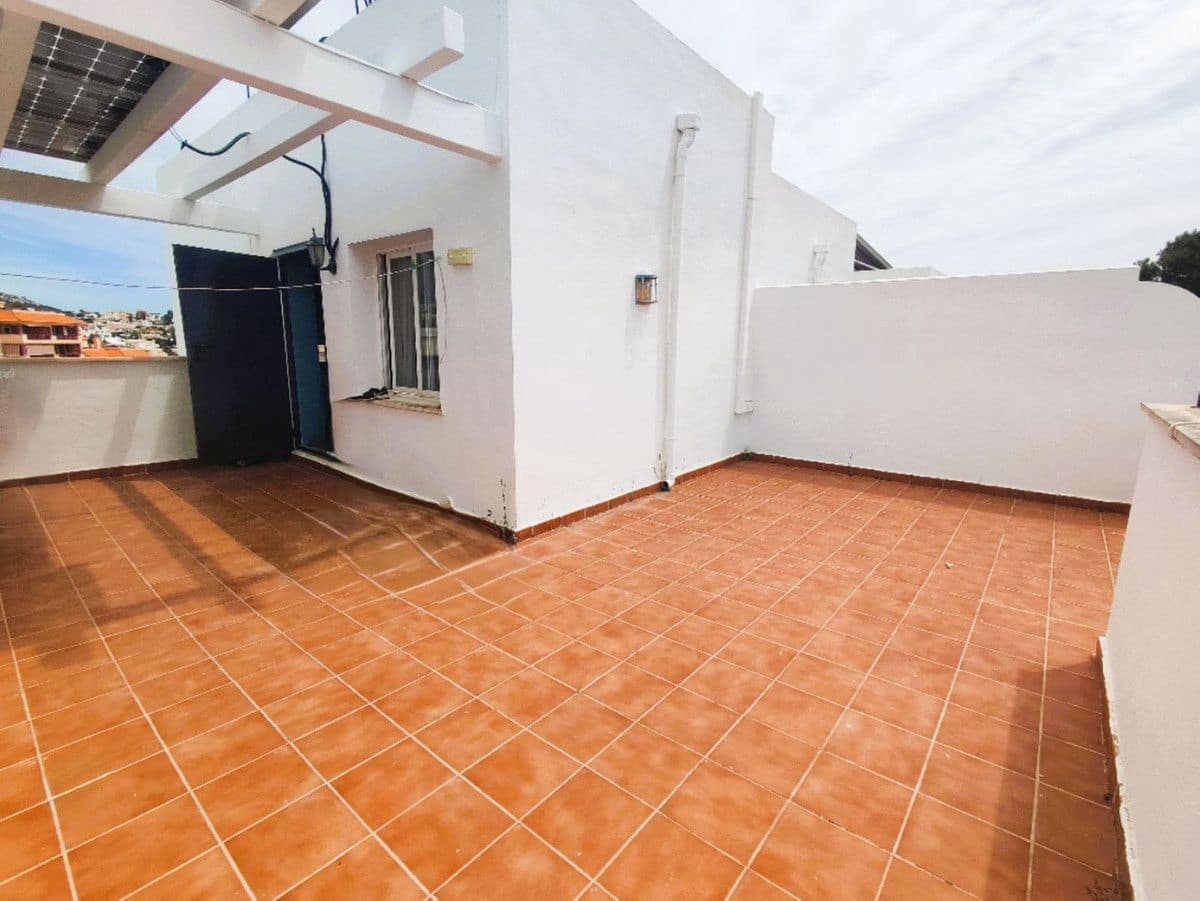 4 slaapkamer Halfvrijstaande villa te koop in Fuengirola met zwembad garage - € 455.000 (Ref: 9390022)
