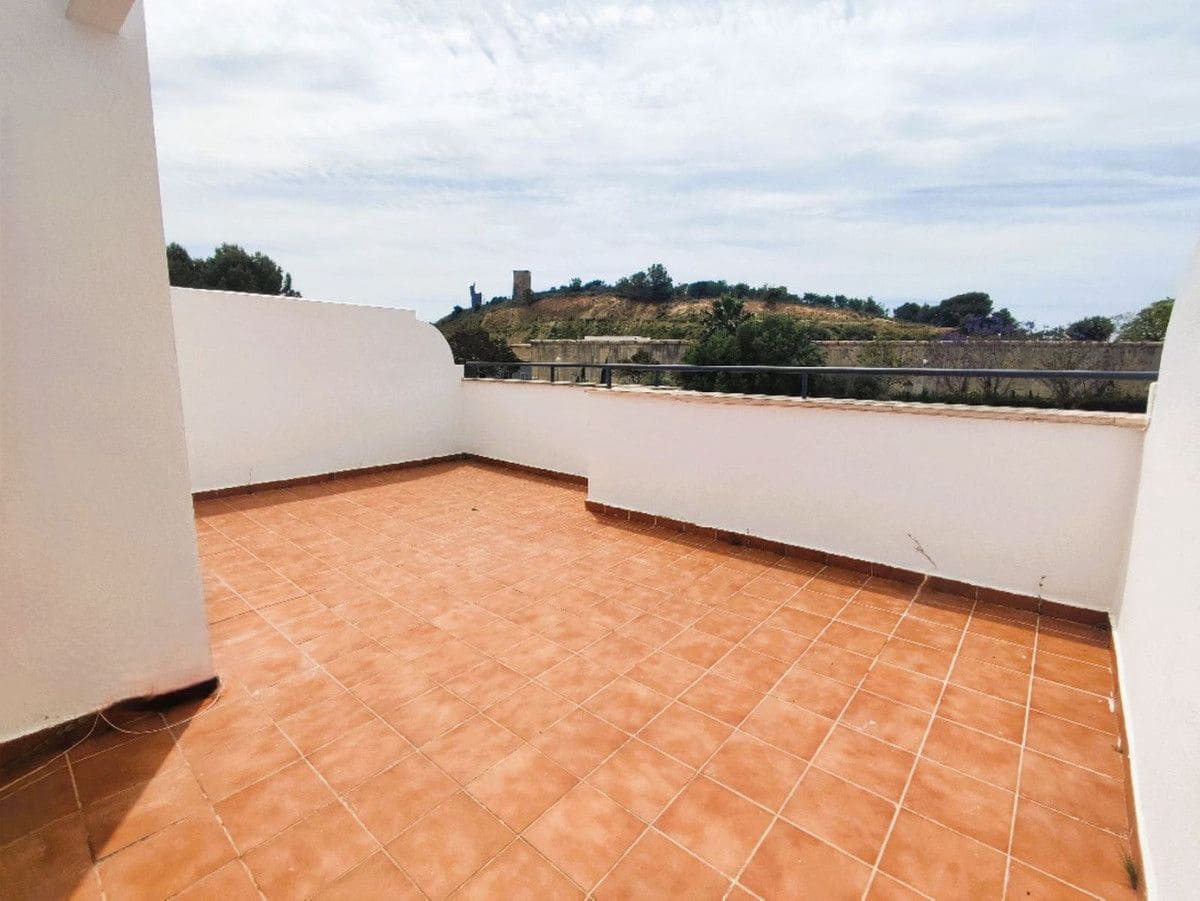 4 slaapkamer Halfvrijstaande villa te koop in Fuengirola met zwembad garage - € 455.000 (Ref: 9390022)