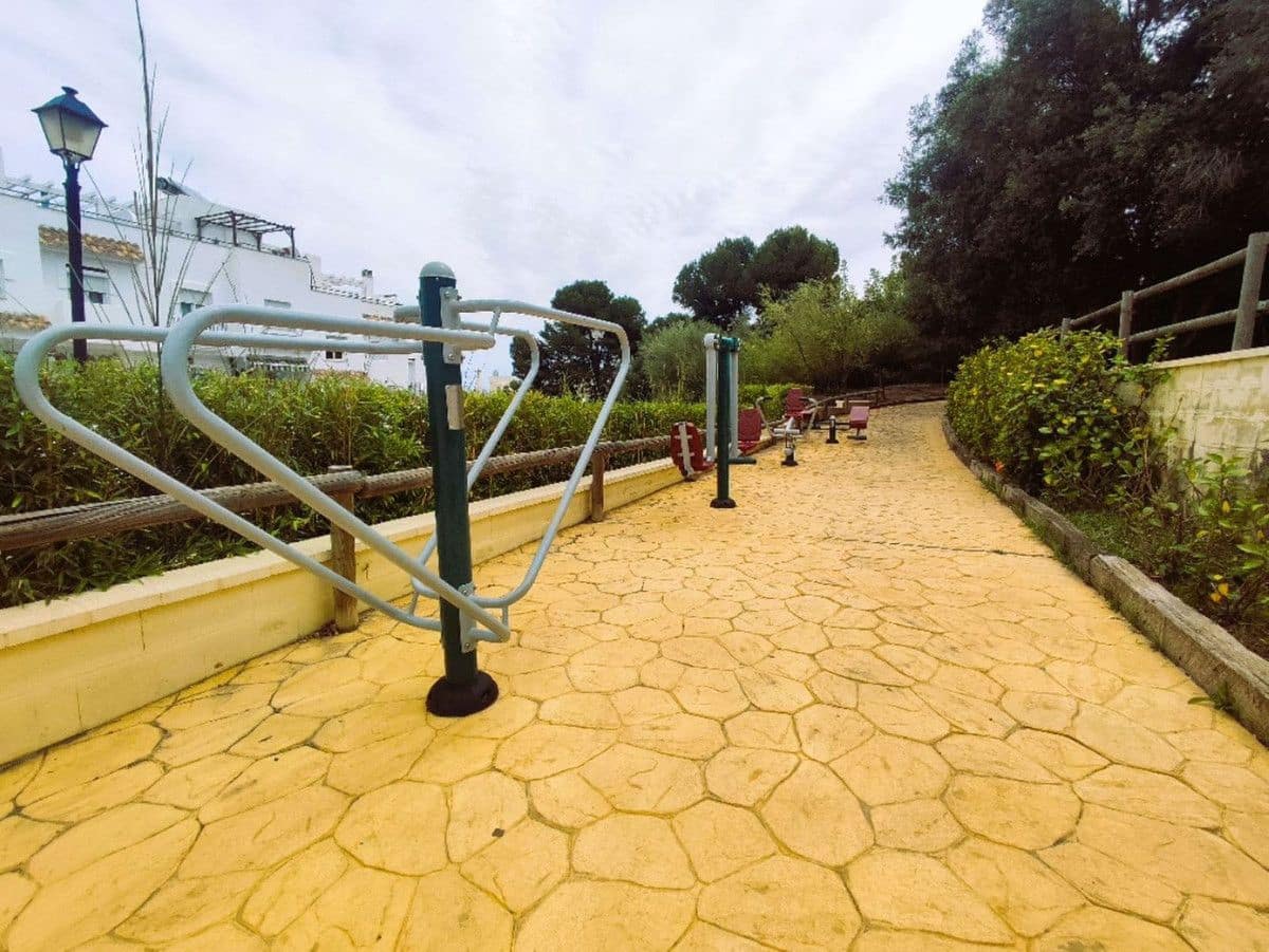 4 slaapkamer Halfvrijstaande villa te koop in Fuengirola met zwembad garage - € 455.000 (Ref: 9390022)