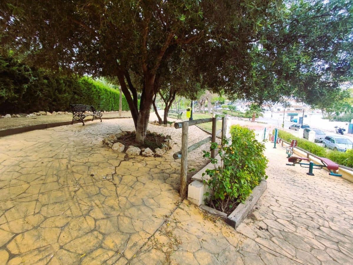 4 slaapkamer Halfvrijstaande villa te koop in Fuengirola met zwembad garage - € 455.000 (Ref: 9390022)