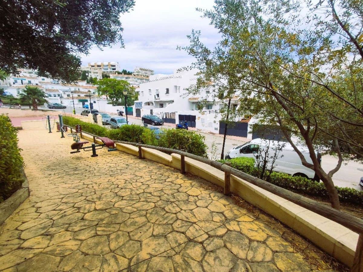 4 slaapkamer Halfvrijstaande villa te koop in Fuengirola met zwembad garage - € 455.000 (Ref: 9390022)