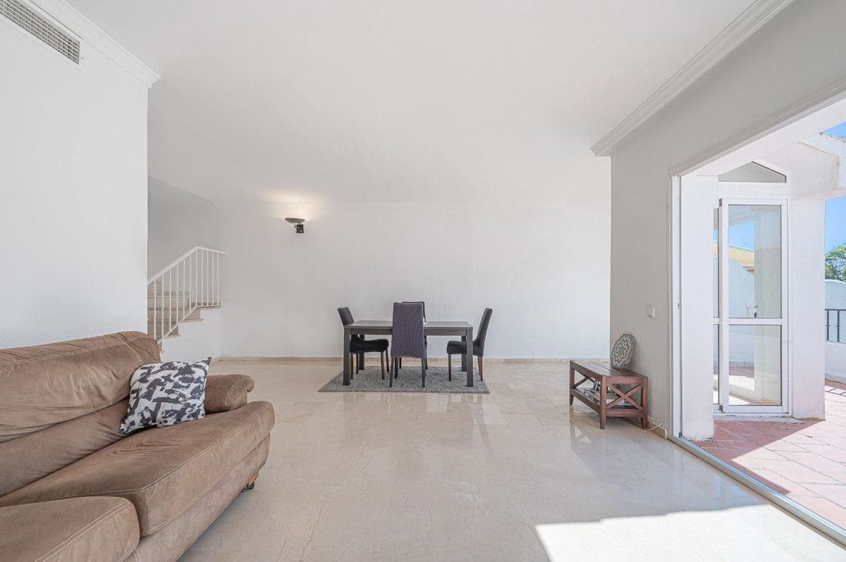 3 soveværelse Byhus til salg i Benahavis med garage - € 725.000 (Ref: 9400252)