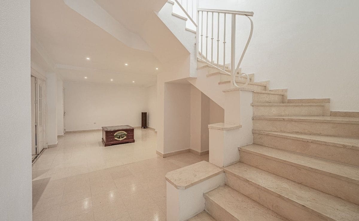 3 soveværelse Byhus til salg i Benahavis med garage - € 725.000 (Ref: 9400252)