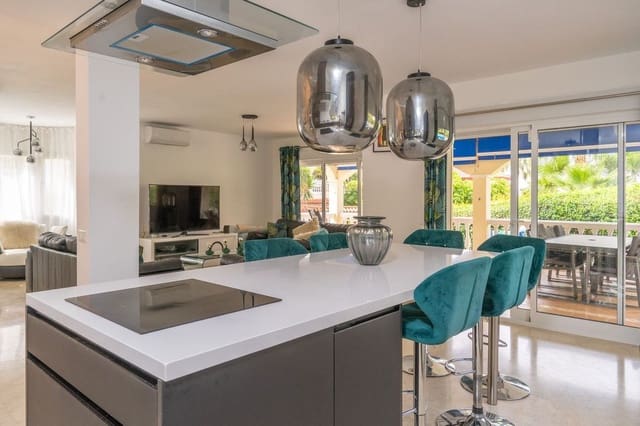 4 sypialnia Willa na sprzedaż w Arroyo de la Miel, Benalmádena z basenem garażem - 975 000 € (Ref: 9400254)