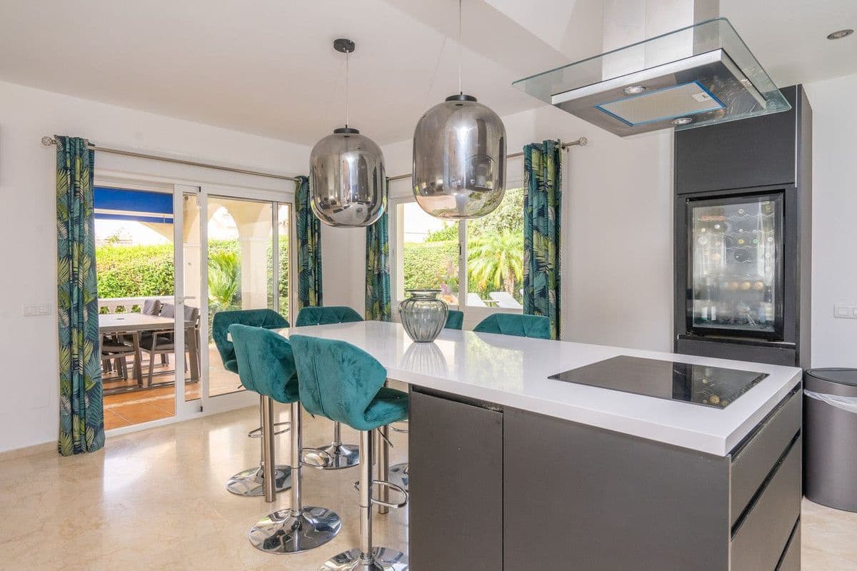 4 soverom Villa til salgs i Benalmadena med svømmebasseng garasje - € 975 000 (Ref: 9400254)