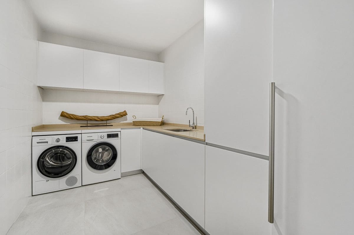 6 soverom Villa til salgs i Marbella med svømmebasseng garasje - € 5 900 000 (Ref: 9401735)