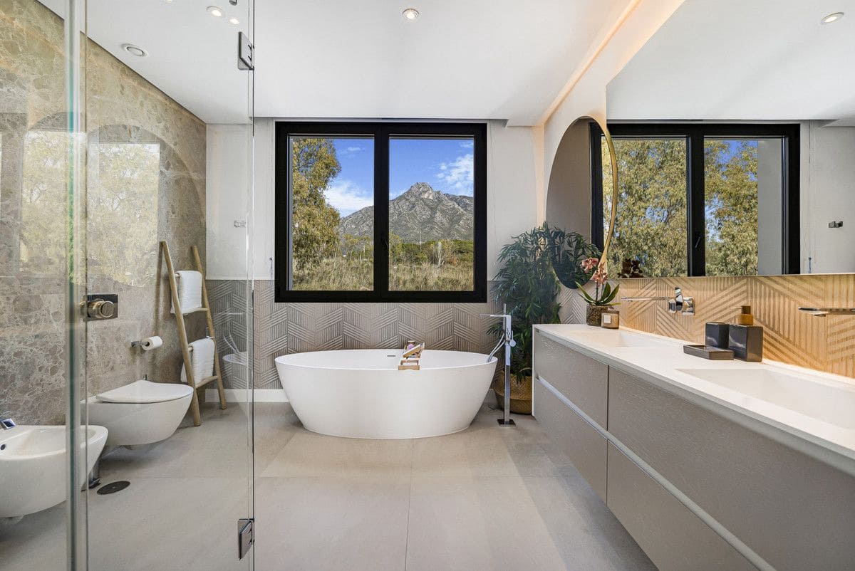 6 soverom Villa til salgs i Marbella med svømmebasseng garasje - € 5 900 000 (Ref: 9401735)