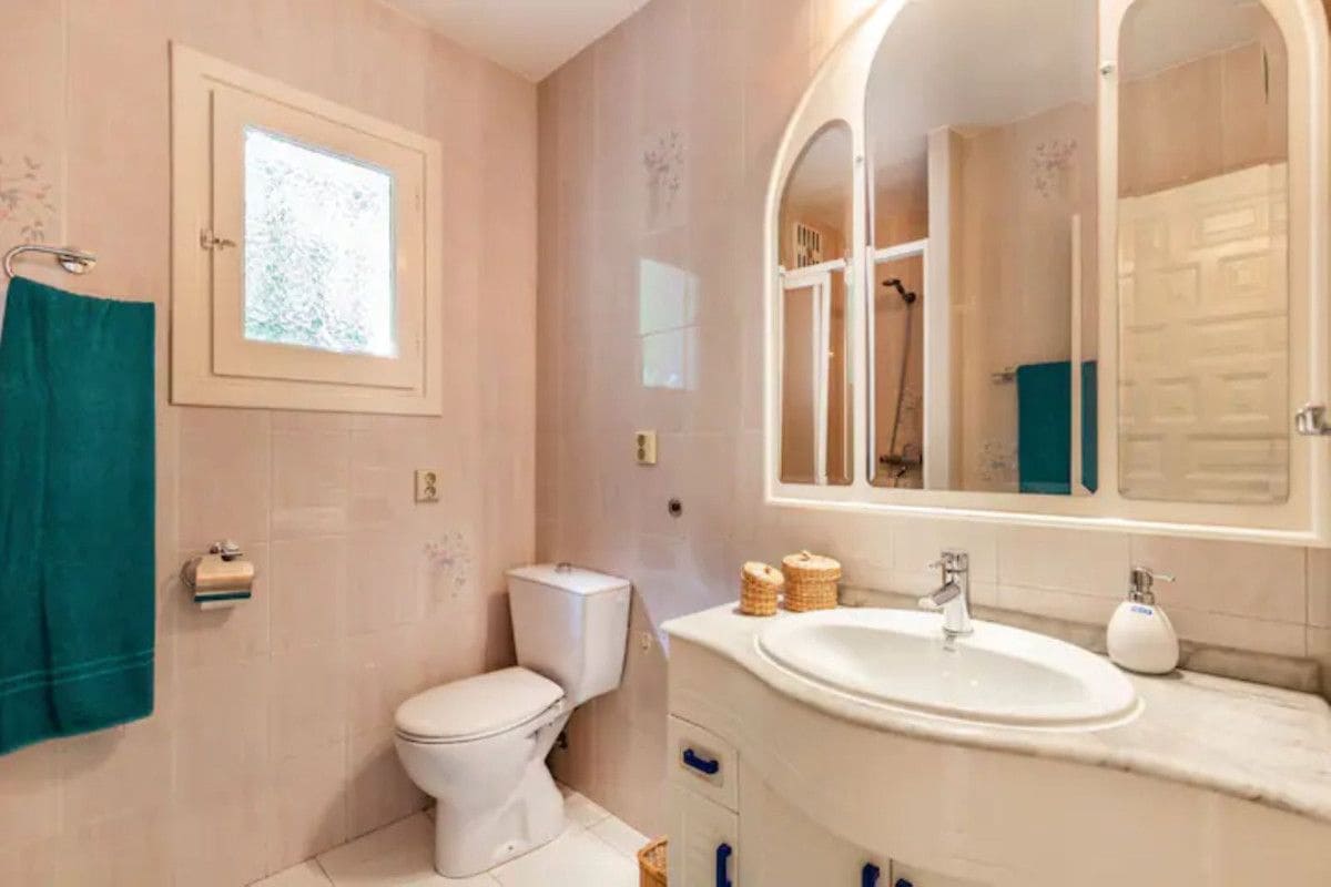 5 sypialnia Willa na sprzedaż w Marbella z basenem garażem - 1 295 000 € (Ref: 9401736)