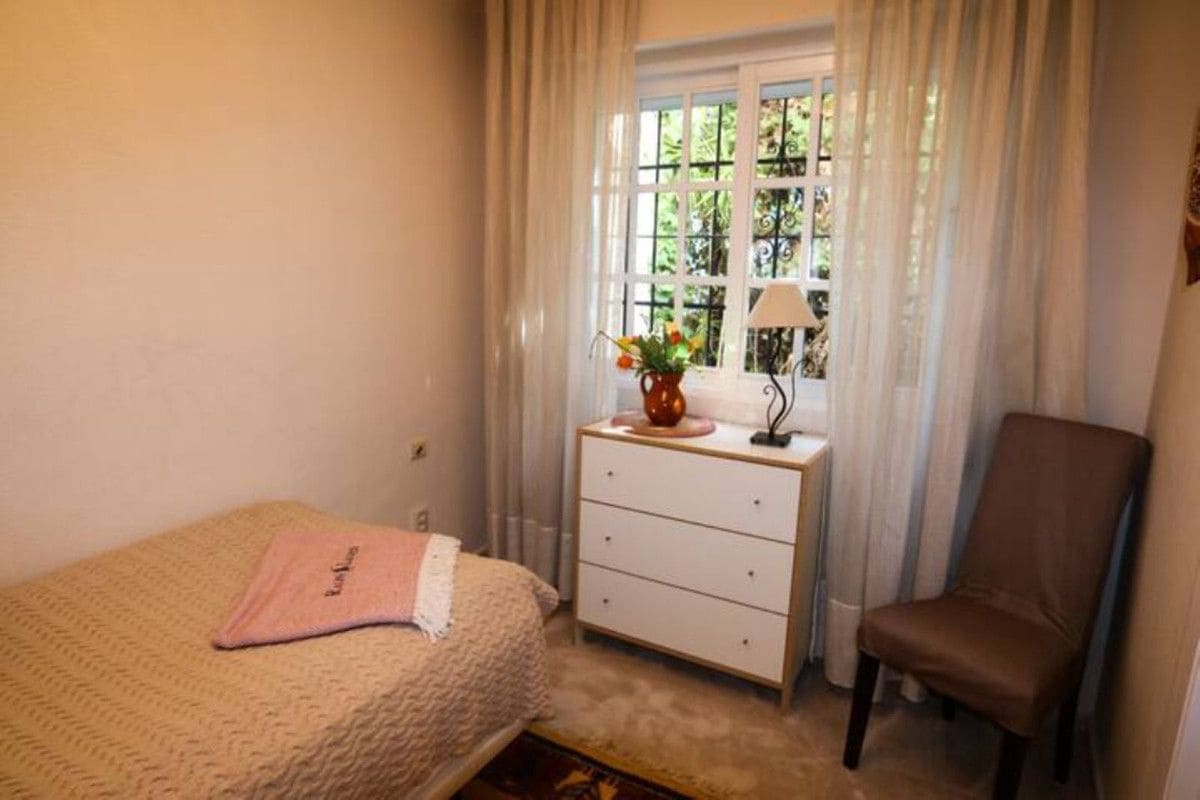 5 sypialnia Willa na sprzedaż w Marbella z basenem garażem - 1 295 000 € (Ref: 9401736)