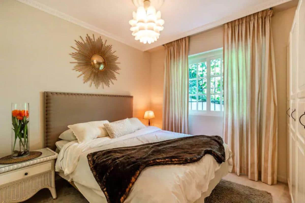 5 sypialnia Willa na sprzedaż w Marbella z basenem garażem - 1 295 000 € (Ref: 9401736)