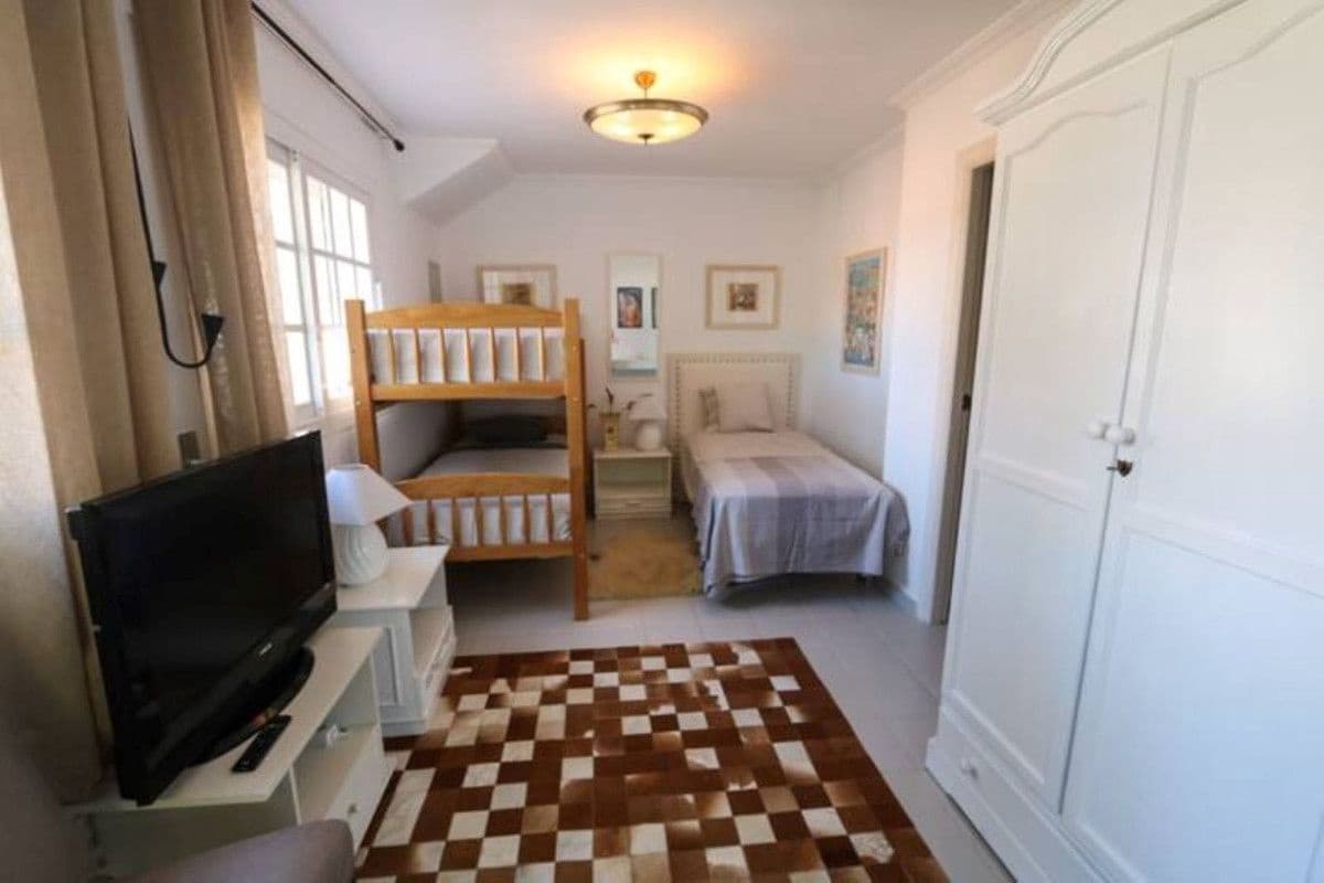 5 sypialnia Willa na sprzedaż w Marbella z basenem garażem - 1 295 000 € (Ref: 9401736)