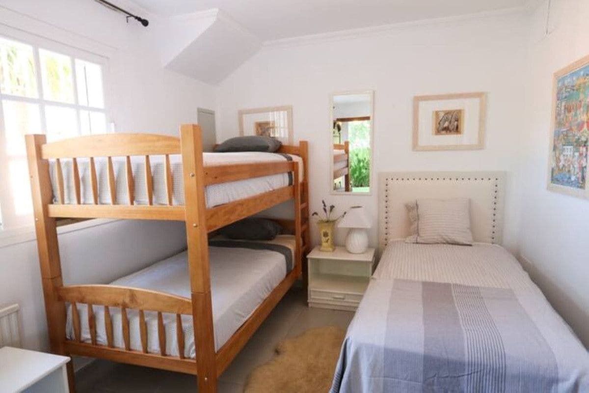 5 sypialnia Willa na sprzedaż w Marbella z basenem garażem - 1 295 000 € (Ref: 9401736)