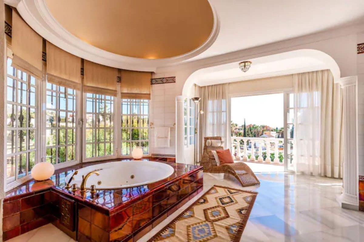 5 sypialnia Willa na sprzedaż w Marbella z basenem garażem - 1 295 000 € (Ref: 9401736)