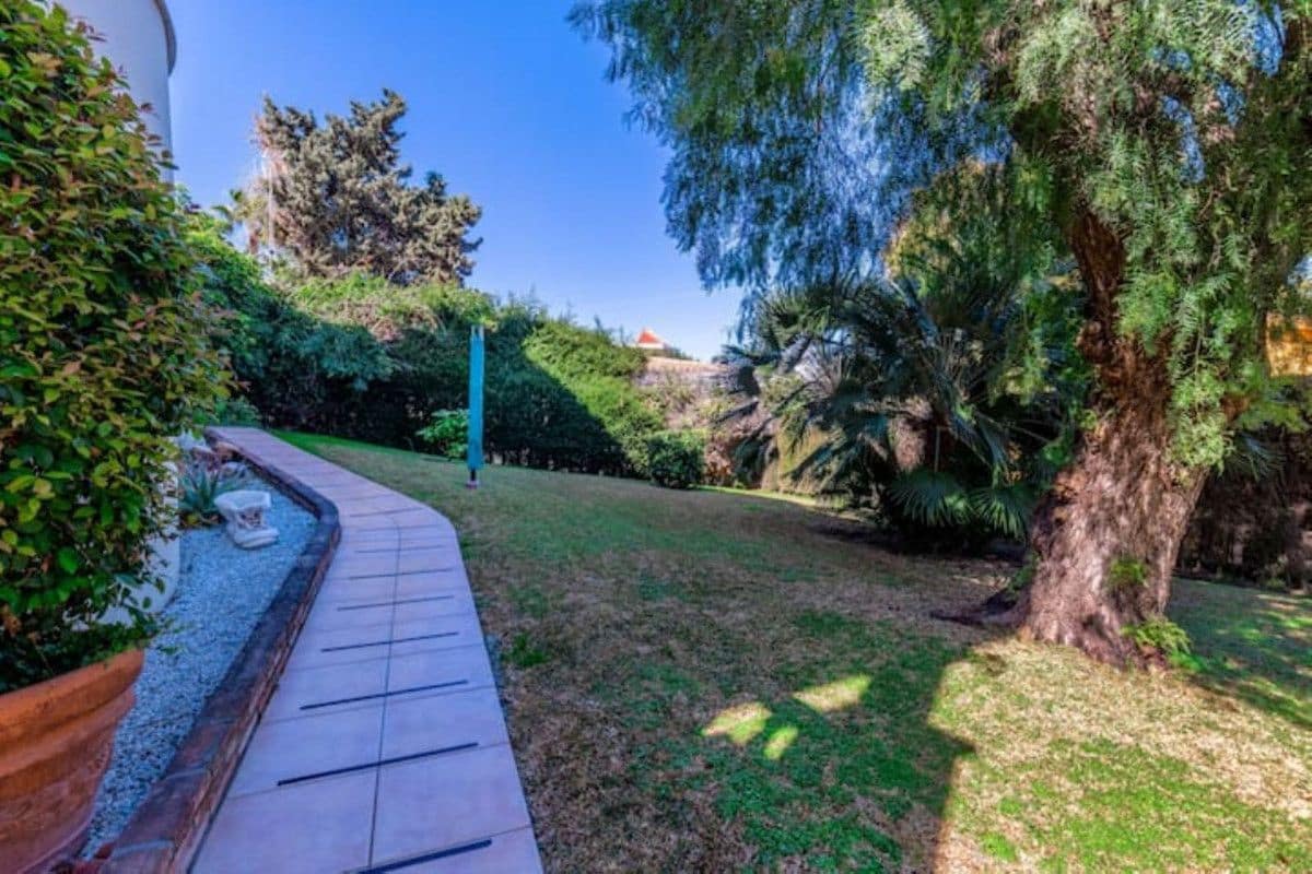 5 sypialnia Willa na sprzedaż w Marbella z basenem garażem - 1 295 000 € (Ref: 9401736)